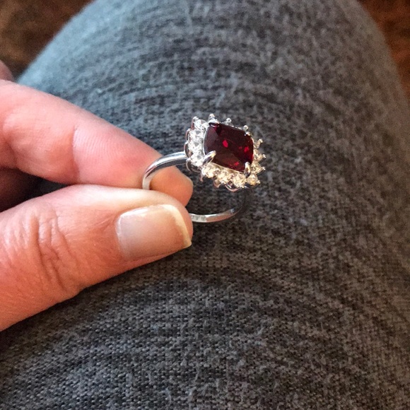 Brand New beautiful size 8 garnet ring - Picture 5 of 9